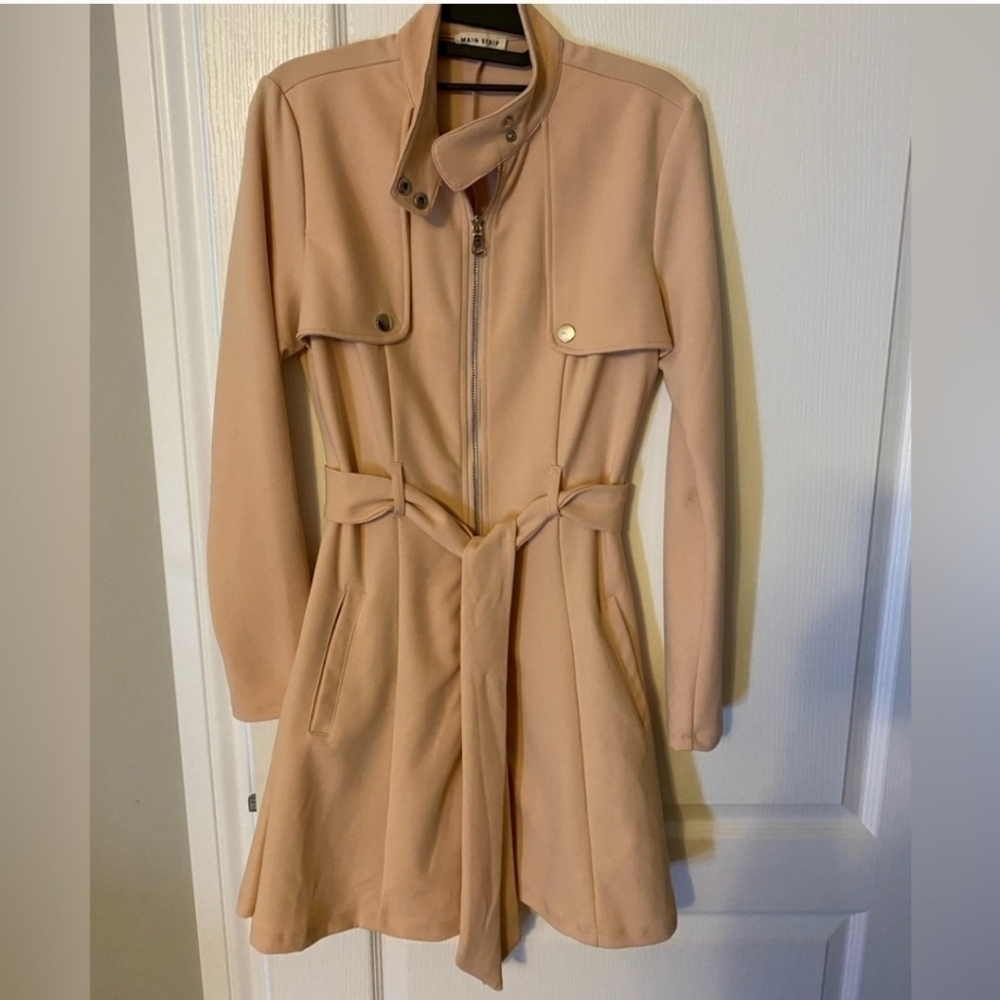 Main Strip Pale Pink Belted Light coat jacket